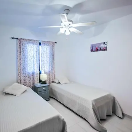 Playa Blanca Sleeps 6 Pool Air Con Wifi Willa